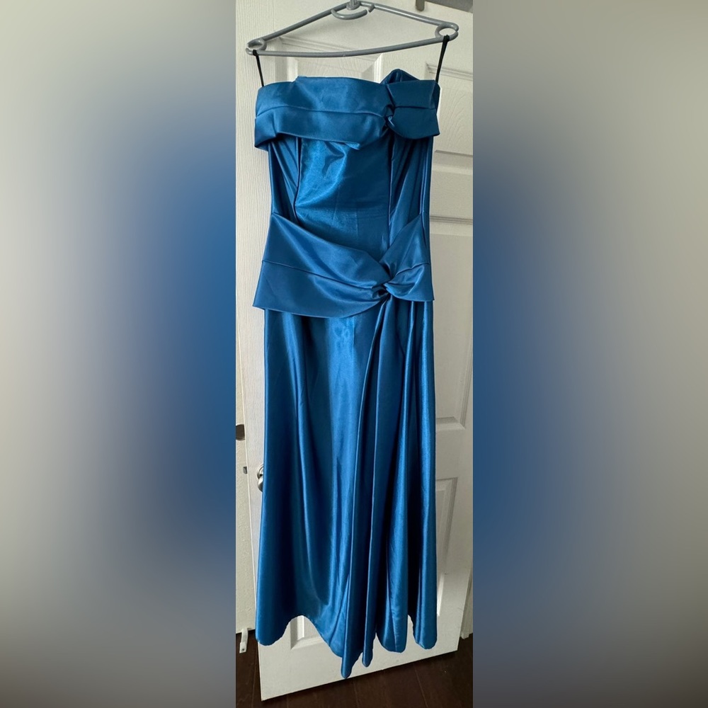 Jessica Mc clintock blue dress size 12 
Gently used